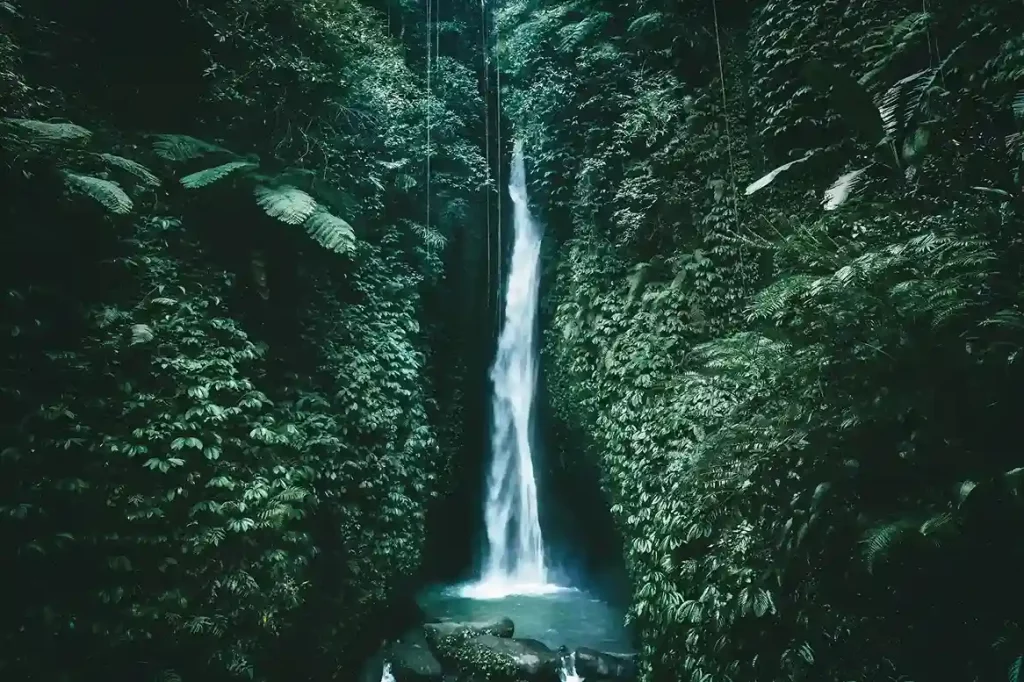 Symbolisme et spiritualité des paysages : Le Land Art comme porte d’entrée vers l’invisible